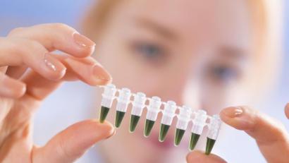 Symbolbild: Science Photo Library
Vier Corona-Tests sind aktuell positiv.