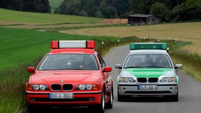 Bild: Stephan Huber
Ein ungewöhnlicher Anblick. Nahe Hartenstein sind Stephan Stark und seine Lebensgefährtin mit einem ausrangierten Feuerwehr- und Polizeiauto unterwegs.