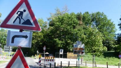 Bild: rn
Die Baumaßnahme Sommerleitenweg liegt in der Endphase. Damit es weitergeht, bleibt für einen Teil der Anlieger am Dienstag die Wasserzufuhr unterbrochen.