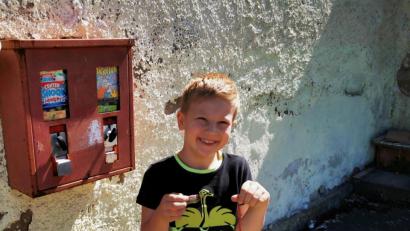 Bild: gz
Der 7-jährige Max freute sich über eine elastische Gummischlange und einen Kaugummi.