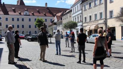 Bild: Dagmar Williamson
Zu viel Beton, keine ausreichende Begrünung, zu wenig Schatten: Die Liste Amberg setzt am Malteserplatz auf neue Impulse, um die Lebensqualität in diesem Bereich zu verbessern.
