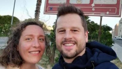 Bild: Nicole Nehmann/exb
Eigentlich hatten Nicole Nehmann aus Tirschenreuth und ihr Lebenspartner Klaus Meisel aus Wiesau vor, als digitale Nomaden dort zu arbeiten und zu leben, wo andere Urlaub machen. Erst Ende Januar 2020 machten sich die beiden Oberpfälzer auf ans erste Ziel von vielen: Spanien. Dort saßen Nicole und Klaus wegen Corona erst mal fest. Sie erzählen vom Lockdown in Andalusien. In Tarifa fühlten sich die beiden trotz strenger Ausgangssperre noch wohl.