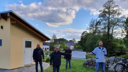 Bild: exb
Metzgermeister Josef Weiß junior überreichte an Vorsitzenden Hans Hecht (vorne von rechts) einen 1000-Euro-Scheck. Dafür dankten auch Rathauschef Hubert Kraus und Dritter Bürgermeister Alexander Hecht (hinten von links).