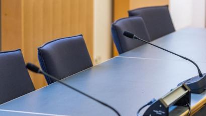 Symbolbild: Armin Weigel
Im Totschlagprozess am Landgericht Weiden gegen eine 26-Jährige kamen nun auch Ehemann und Stiefkinder zu Wort.