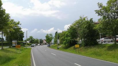 Bild: lnz
Ab der Ortseinfahrt in der Waldsassener Straße gilt künftig eine Höchstgeschwindigkeit von 30 km/h.