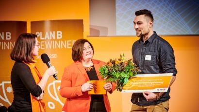 Bild: Baumann/exb
Für ihre Hanfprodukte wurden Daniel Baumann (rechts) und Markus Kneißl 2019 mit dem Preis "beste Entwicklungsleistung" ausgezeichnet.