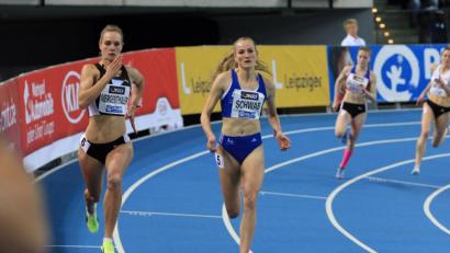 Bild: Kiefner
Bei der Deutschen Meisterschaft in der Halle gewann Corinna Schwab (Mitte) heuer am 23.Februar Gold über die 400 Meter in einer überragend schnellen Zeit von 52,65 Sekunden.