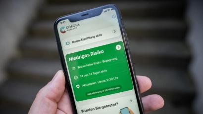 Bild: Michael Kappeler/dpa
Die Corona-Warn-App in der Entwickler-Version. Die offizielle App steht nun zum Download bereit.