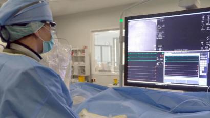 Bild: Klinikum St. Marien, Dietl
Oberärztin Dr. Verena Fabiunke-Dörr bei einer Herzkatheteruntersuchung im Klinikum Amberg.