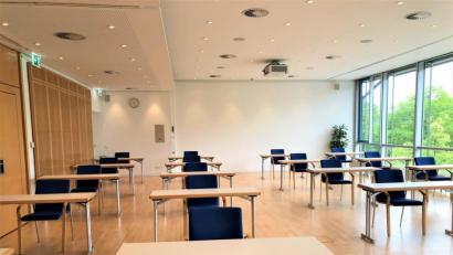 Bild: Amberger Congress Centrum, Petra Strobl 
Ein Tagungsraum im ACC, wie er unter Einhaltung der Abstandsregeln derzeit aussieht.