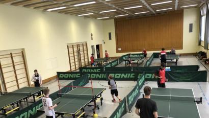 Bild: kro
In sechs "Boxen" wird seit Montag beim TB Jahn Wiesau wieder Tischtennis trainiert.