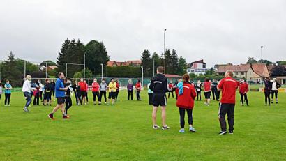 Bild: ü
Der SC Kirchenthumbach bietet regelmäßig am Sonntag, Mittwoch und Freitag ab 18.30 Uhr einen "Lauf 10"-Treff an. Beim ersten Treffen kommen 67 Teilnehmer.