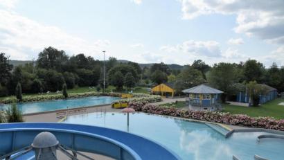 Bild: mp
Bleiben die Becken im Neunburger Erlebnisbad heuer leer oder führt doch ein Weg zum Schwimmspaß hin? Ein Beschluss im Hauptausschuss sieht im Haushalt 150 000 Euro als Defizit-Ausgleich bei einer Öffnung des Bades vor.