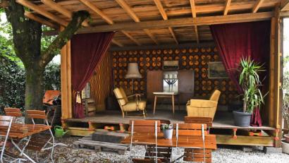 Bild: Petra Hartl
Auf der Bühne im Wild Vaitl in Amberg spielen am Samstag die Bands Delicious und J-Steam. Zuschauer erhalten begrenzt zum Biergarten Zutritt. Die Auftritt wird live ins Internet übertragen.