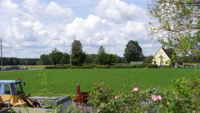 Bild: bkr
Noch ist es eine landwirtschaftliche Fläche im Gewerbegebiet West, ihre Bebauung ist mit einer Halle geplant.