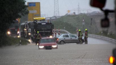 Bild: Alexander Auer
Ein heftiger Gewitterregen hat in Regensburg für Verkehrsbehinderungen gesorgt.