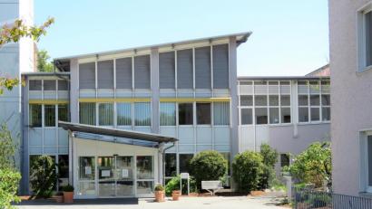 Bild: ubb
Nicht mehr ganz so viele Patienten wie vor der Corona-Pandemie werden ab August in der Steinwaldklinik wieder aufgenommen. Aber sie werden zumindest wieder die Vorzüge einer umfangreichen Reha erfahren dürfen.