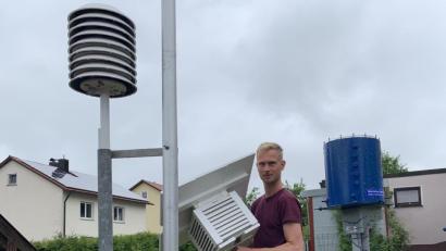 Bild: David Frahnow/exb
Alle drei Jahre ist eine Wartung fällig: Der gebürtige Störnsteiner David Frahnow kümmert sich auch nach seinem Umzug in die Hansestadt Hamburg noch regelmäßig um seine Wetterstation in der Oberpfalz.