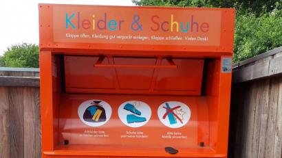 Bild: prh
Der Altkleider-Container der Kolpingsfamilie wird nicht mehr so häufig geleert. Das liegt an den momentanen Absatzschwierigkeiten der gebrauchten Textilien. Am 10. Oktober findet jedoch wieder eine Sammlungsaktion von Altkleidern und Altpapier im gesamten Stadtgebiet statt.