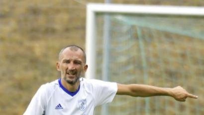 Bild: Hubert Ziegler
Turan "Bobby" Bafra in Aktion als Spielertrainer beim TuS Schnaittenbach.