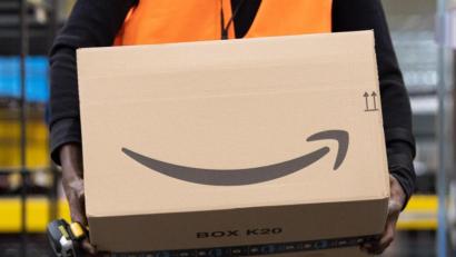 Symbolbild: Sebastian Kahnert
Eine Amazon-Botin hat eine Anweisung sehr wörtlich genommen.