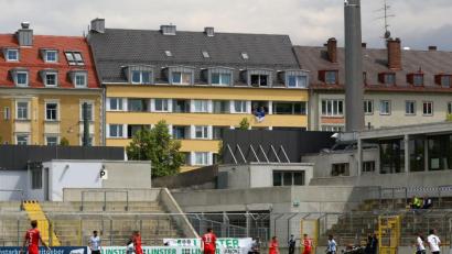 Bild: Ulrich Wagner
Bester Blick ins Stadion. Einige Fans schauen bei Spielen von 1860 München aus luftiger Höhe zu.