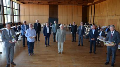 Bild: jr
Die Hälfte der Landkreis-Bürgermeister schied aus ihrem Amt aus. Unser Bild zeigt (von links) Roland Grillmeier, Josef Hecht, Herbert Bauer, Ulrich Roth, Josef Etterer, Josef Schmidkonz, Ludwig König, Ernst Neumann, Werner Nickl, Hans Donko und Kreisvorsitzenden Lothar Müller.