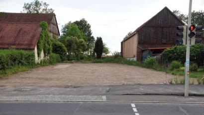 Bild: bkr
Noch ist das Areal des ehemaligen Buchbinderanwesens geräumt. Die Planungen für eine Bebauung laufen. Ein genehmigungsreifer Bauplan könnte demnächst schon dem Gemeinderat vorliegen.