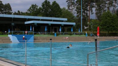 Bild: sne
Die ersten Schwimmer ziehen am 8. Juni ihre Bahnen im Waldbad Grafenwöhr