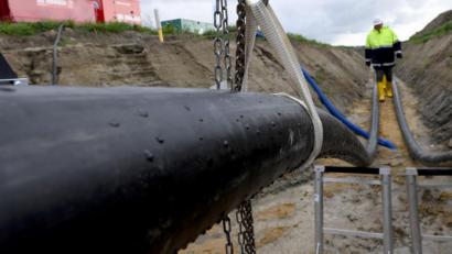 Bild: Carsten Rehder/dpa
Noch gibt es keine Gleichstrom-Erdkabel des Süd-Ost-Links durch den Landkreis Tirschenreuth. Das Bild zeigt Arbeiten an der Stromtrasse Nord-Link bei Büsum.