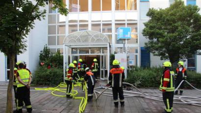 Bild: Alexander Auer
In Barbing (Landkreis Regensburg) brannte eine Industriehalle. Der Schaden soll mehrere Millionen Euro betragen.