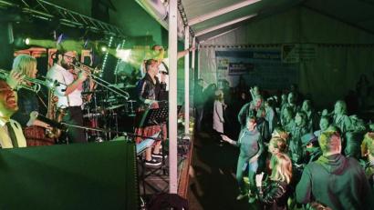 Bild: Petra Hartl
So wie es bei den Funky Blues Rabbits beim Fuchsbeck am Altstadtfest üblicherweise zugeht, wird es zwar nicht laufen, aber die Brauerei öffnet an drei Tagen ihren Hof, um den Gästen wenigstens etwas von der Atmosphäre zu bieten.