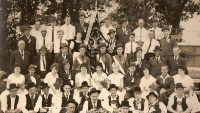 Repro: wro
Die Schönhaider "Fortuna" im Jahr 1960. Das Foto entstand anlässlich des 50. Gründungsjubiläums mit Fahnenweihe.