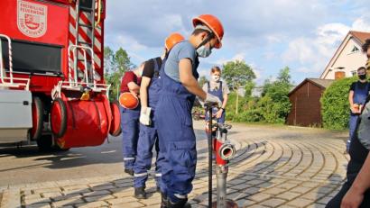 Bild: jma
Mit viel Eifer geht es zur ersten Übung der Jugendfeuerwehr nach dem "Lockdown".