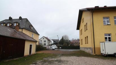 Bild: bjp
Der Festplatz beim Haus der Vereine gehört zu den Projekten, an denen die Stadt Pressath trotz coronabedingter Unwägbarkeiten in der Haushaltsplanung festhalten will.