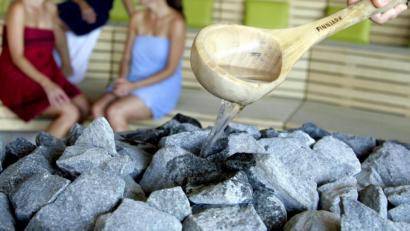 Bild: Andreas Gebert/dpa
Auf den Aufguss müssen Saunafreunde nicht verzichten.