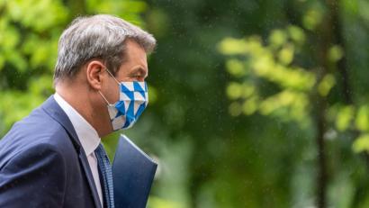 Archivbild: Peter Kneffel/dpa
Bayerns Ministerpräsident Markus Söder (CSU) spricht sich für ein Urlaubsverbot für Menschen aus Corona-Risikogebieten aus.