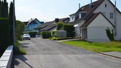 Bild: Benkhardt
Die Max-Reger-Straße ist in Teilbereichen eine Schotterpiste. Das will die Stadt nun ändern. Einstimmig sprach sich der Stadtrat für den Ausbau aus.