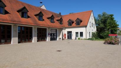 Bild: Stefanie Gradl
Das Feuerwehrhaus Vilseck soll im Ernstfall die zentrale Anlaufstelle, eine sogenannte Leuchtinsel, für das Gemeindegebiet sein.