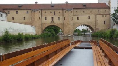 Bild: Florian Singer
Noch sind die Vils-Plätten leer. Aber bereits im Juli soll es wieder erste Fahrten geben.