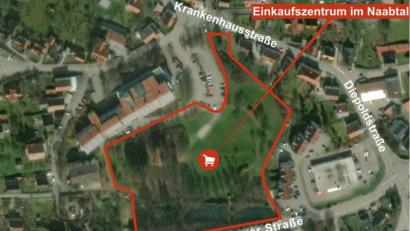 Grafik: Maps4News/NT
Der frühere Krankenhaus-Park ist gerodet, auf dem Gelände laufen groß angelegte Erschließungsarbeiten. Doch das Entstehen eines geplanten Einkaufszentrums mit mehreren Geschäften ist ins Wanken geraten.