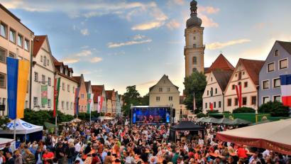 Archivbild: Gerhard Götz
Beim Bürgerfest Weiden füllt sich alljährlich der Obere Markt.