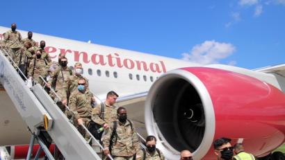 Bild: jma
Die ersten 230 US Soldaten treffen auf dem Nürnberger Flughafen ein.