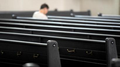 Bild: Franziska Kraufmann/dpa
Auf den Kirchenbänken wird es einsamer werden. Auch 2019 sind wieder viele Menschen aus der Kirche ausgetreten.