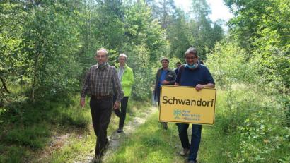 Bild: Hirsch
Klaus Pöhler, Reinhard Scheuerlein, Christian Stierstorfer und Peter Pracht (von links) forderten bei einem Ortstermin den Erhalt des Waldes an der Autobahnausfahrt Teublitz.