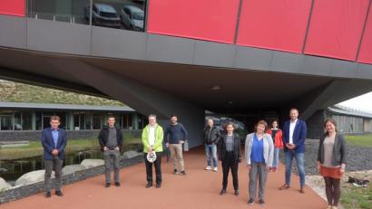 Bild: exb
Die Mitglieder des Energieeffizienz-Netzwerks trafen sich beim Zweckverband Müllverwertung in Schwandorf und bekamen Einblicke in die Geschichte des Verbandes.