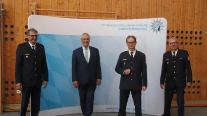 Bild: mfh
Polizeidirektor Stefan Beil, Innenminister Joachim Herrmann, der scheidende Leitende Polizeidirektor Ludwig Härtl, Polizeipräsident Wolfgang Sommer.