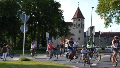 Bild: tk
Nach einer viermonatigen Corona-Zwangspause war die Critical Mass am Freitagabend wieder unterwegs.