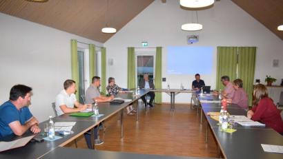 Bild: bnr
Nur zweimal tagte der neugewählte Gemeinderat (Bild) in Guteneck. Jetzt wird das Gemeindeparlament aufgelöst. Genauso verhält es sich in der Gemeinde Altendorf, in der das Landratsamt die Gemeinderatswahl ebenfalls für ungültig erklärt hatte.