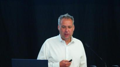 Bild: stg
Architekt Markus Neuber referierte am Freitag in der Sitzung des Kreistags.